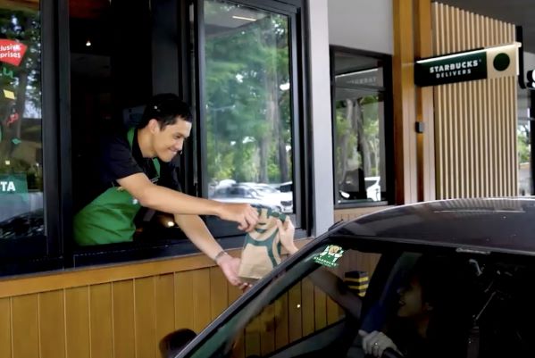 Starbucks Meriahkan Ramadan dengan Program Stiker Drive-Thru Pertamanya di Indonesia