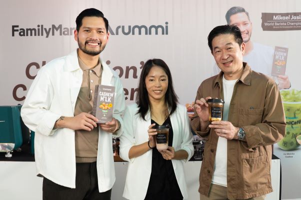 Minuman Baru di FamiCafe Kolaborasi Family Mart dan Arummi Foods